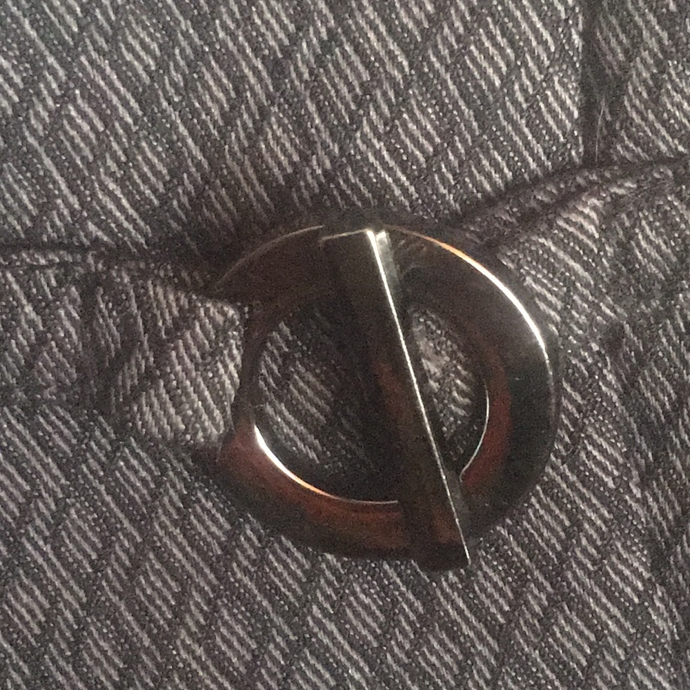 Tahari Front Clasp Fitted Blazer - Picture 13 of 16